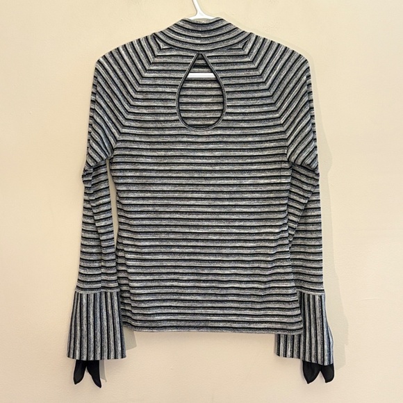 3/$10⚡️Laundry By Shelli Segal Black & Silver Bell Sleeve Turtleneck w Cutout - Picture 10 of 16